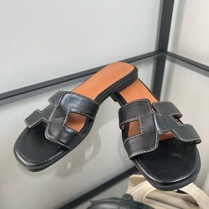 H Sandal